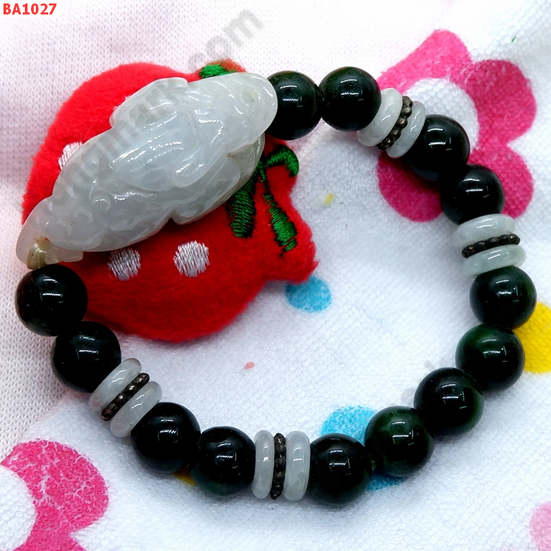 BA1027 สร้อยข้อมือกบคาบเหรียญร้อยกับหยกเขียวเข้ม ราคา 479 บาท http://www.hengmark.com/view_product/BA1027.htm BA1027 สร้อยข้อมือกบคาบเหรียญร้อยกับหยกเขียวเข้ม ราคา 479 บาท http://www.hengmark.com/view_product/BA1027.htm