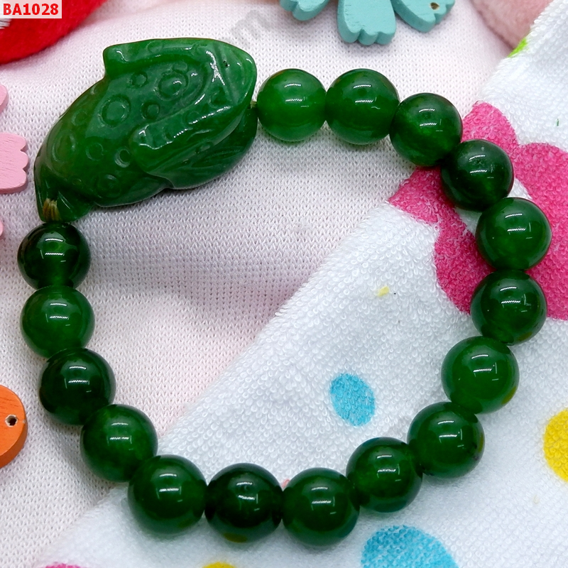 BA1028 สร้อยข้อมือกบคาบเหรียญหินหยกเขียวสด ราคา 469 บาท http://www.hengmark.com/view_product/BA1028.htm BA1028 สร้อยข้อมือกบคาบเหรียญหินหยกเขียวสด ราคา 469 บาท http://www.hengmark.com/view_product/BA1028.htm