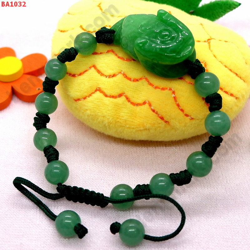 BA1032 สร้อยข้อมือกบคาบเหรียญหินหยกเขียวสด ราคา 399 บาท http://www.hengmark.com/view_product/BA1032.htm