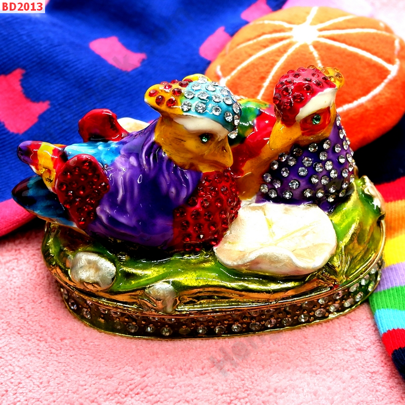 BD2013 เป็ดแมนดารินสีม่วง ตลับเครื่องประดับฝังคริสตัล ราคา 1099 บาท http://www.hengmark.com/view_product/BD2013.htm BD2013 เป็ดแมนดารินสีม่วง ตลับเครื่องประดับฝังคริสตัล ราคา 1099 บาท http://www.hengmark.com/view_product/BD2013.htm