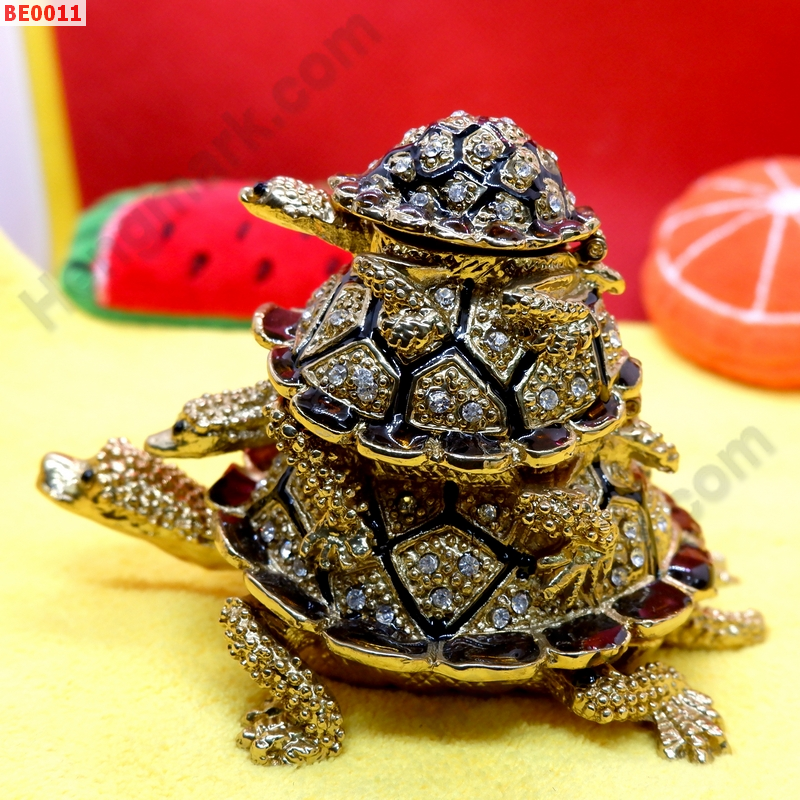 BE0011 เต่า 3 ตัว สีทองดำ ตลับเครื่องประดับฝังคริสตัล ราคา 899 บาท http://www.hengmark.com/view_product/BE0011.htm BE0011 เต่า 3 ตัว สีทองดำ ตลับเครื่องประดับฝังคริสตัล ราคา 899 บาท http://www.hengmark.com/view_product/BE0011.htm