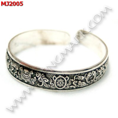 MJ2005 กำไลสีเงินแกะลายสัญลักษณ์มงคล 8 อย่าง ราคา 499 บาท http://www.hengmark.com/view_product/MJ2005.htm