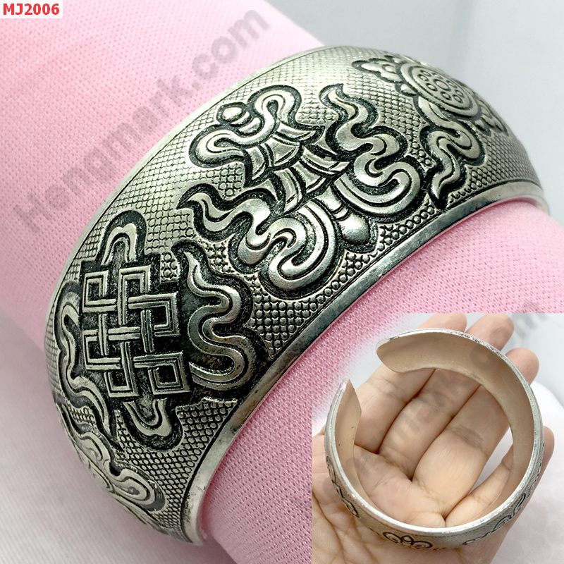 MJ2006 กำไลสีเงินแกะลายสัญลักษณ์มงคล 8 อย่าง ราคา 399 บาท http://www.hengmark.com/view_product/MJ2006.htm