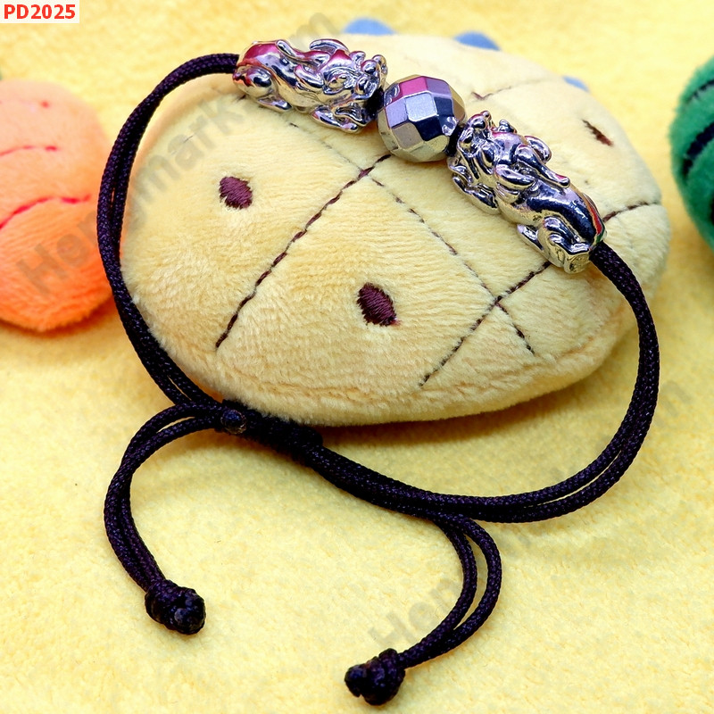 PD2025 สร้อยข้อมือเชือกปี่เซียะสีเงินคู่ เชือกน้ำตาล ราคา 229 บาท http://www.hengmark.com/view_product/PD2025.htm