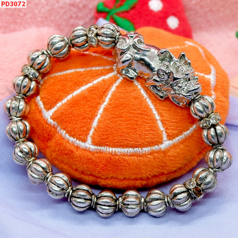 PD3072 สร้อยข้อมือปี่เซียะโลหะสีเงิน ราคา 399 บาท http://www.hengmark.com/view_product/PD3072.htm