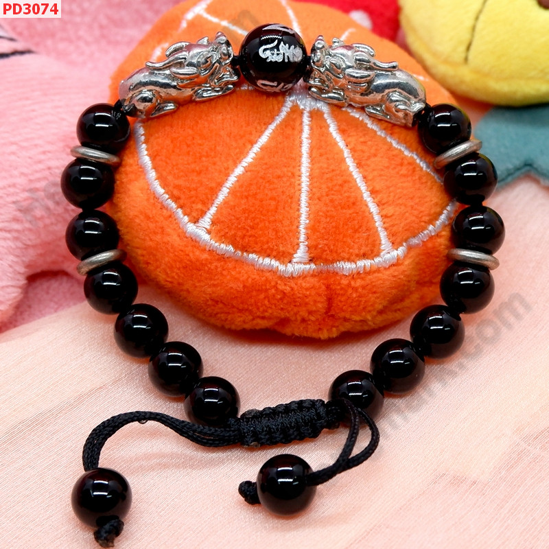 PD3074 สร้อยข้อมือปี่เซียะคู่สีเงิน+คาถาทิเบตสร้อยเชือก  ราคา 379 บาท http://www.hengmark.com/view_product/PD3074.htm