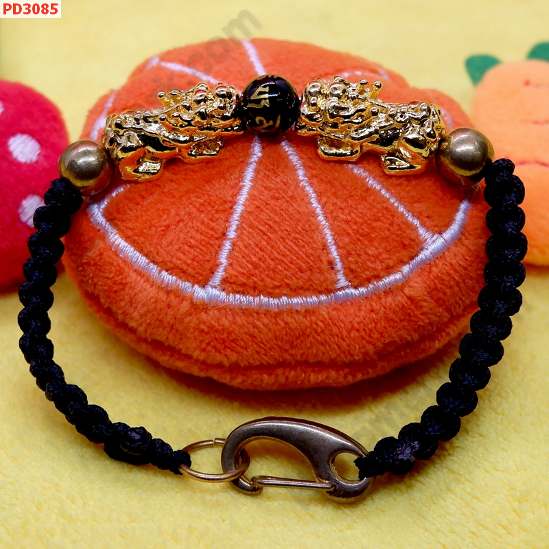 PD3085 สร้อยข้อมือปี่เซียะทองคู่+คาถา เชือกถัก ราคา 379 บาท http://www.hengmark.com/view_product/PD3085.htm