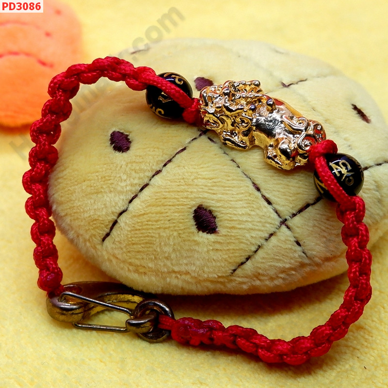 PD3086 สร้อยข้อมือปี่เซียะทอง+คาถา เชือกถัก ราคา 379 บาท http://www.hengmark.com/view_product/PD3086.htm