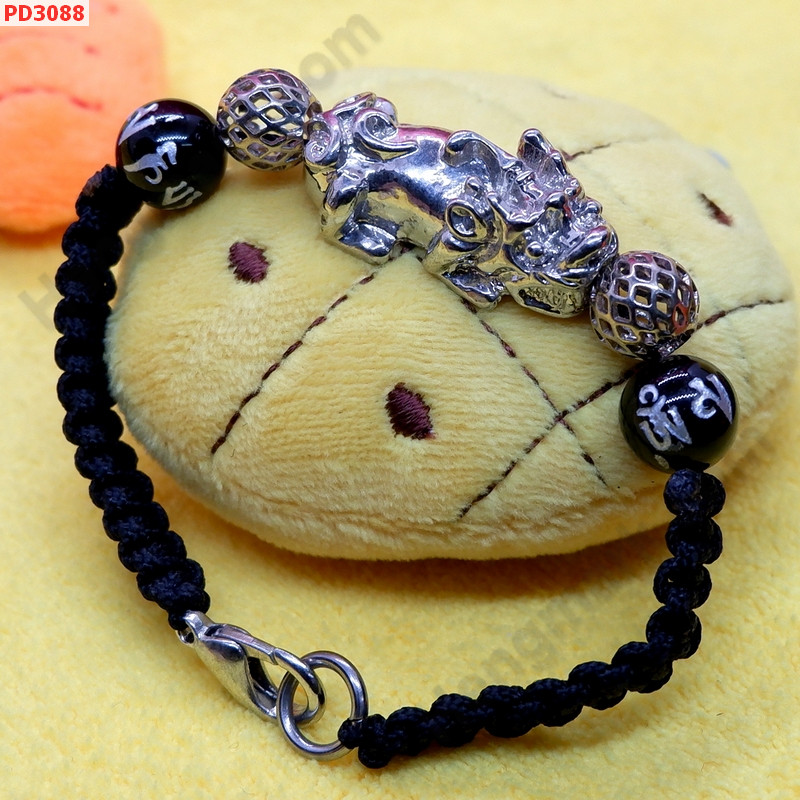 PD3088 สร้อยข้อมือเชือกปี่เซียะสีเงิน+คาถา ราคา 399 บาท http://www.hengmark.com/view_product/PD3088.htm