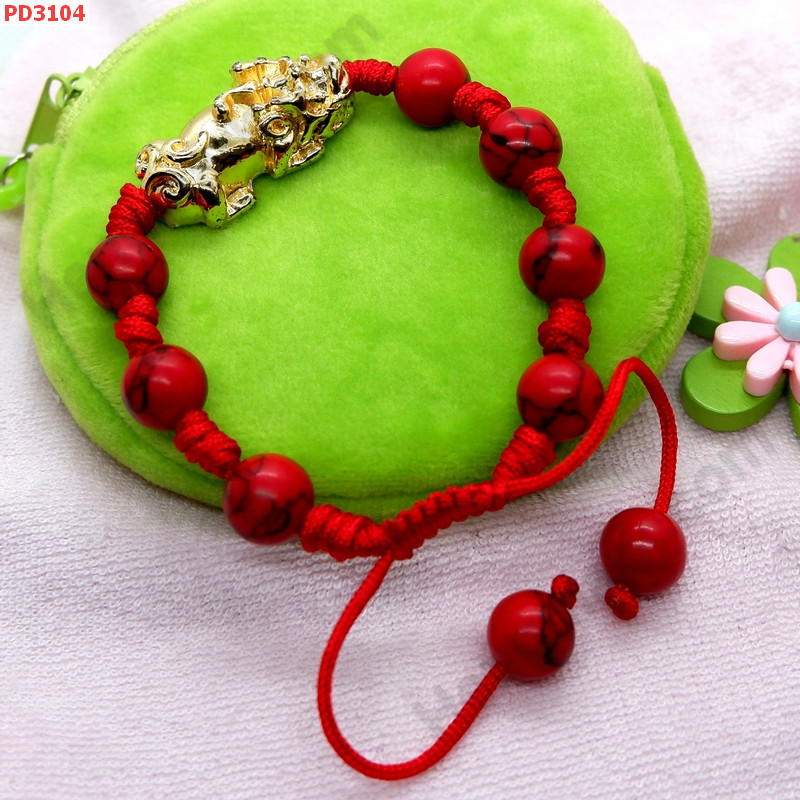 PD3104 สร้อยข้อมือปี่เซียะสีทอง+หินสีแดง ราคา 349 บาท http://www.hengmark.com/view_product/PD3104.htm