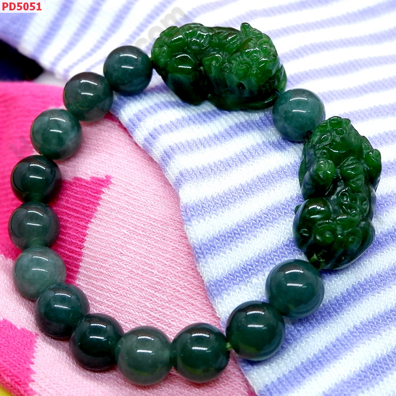 PD5051  สร้อยข้อมือปี่เซียะคู่ หินหยกสีเขียวเข้ม ราคา 599 บาท http://www.hengmark.com/view_product/PD5051.htm PD5051  สร้อยข้อมือปี่เซียะคู่ หินหยกสีเขียวเข้ม ราคา 599 บาท http://www.hengmark.com/view_product/PD5051.htm