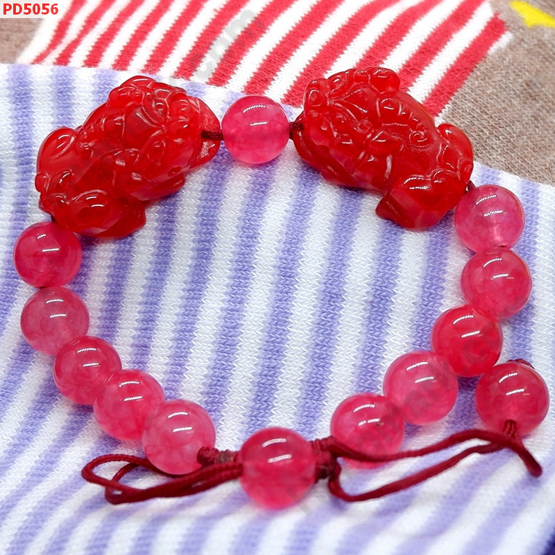 PD5056 สร้อยข้อมือปี่เซียะคู่ หินหยกสีแดง สร้อยเชือก ราคา 599 บาท http://www.hengmark.com/view_product/PD5056.htm