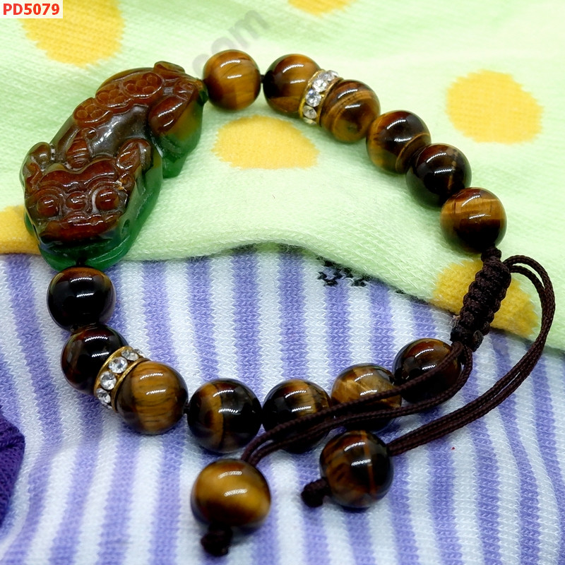 PD5079 สร้อยข้อมือปี่เซียะหยกเขียวน้ำตาล สร้อยเชือก ราคา 599 บาท http://www.hengmark.com/view_product/PD5079.htm