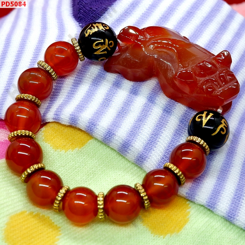 PD5084 สร้อยข้อมือปี่เซียะหินสีแดง+คาถาทิเบต ราคา 599 บาท http://www.hengmark.com/view_product/PD5084.htm