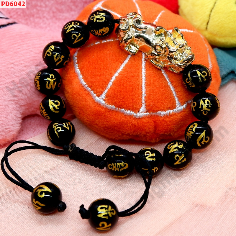 PD6042 สร้อยข้อมือปี่เซียะสีทอง+คาถาสร้อยเชือก ราคา 629 บาท http://www.hengmark.com/view_product/PD6042.htm