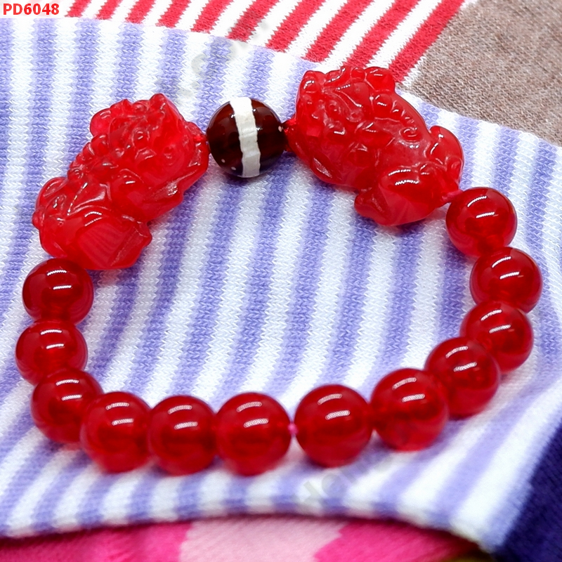 PD6048 สร้อยข้อมือปี่เซียะคู่หินสีแดง+DZI ราคา 669 บาท http://www.hengmark.com/view_product/PD6048.htm PD6048 สร้อยข้อมือปี่เซียะคู่หินสีแดง+DZI ราคา 669 บาท http://www.hengmark.com/view_product/PD6048.htm