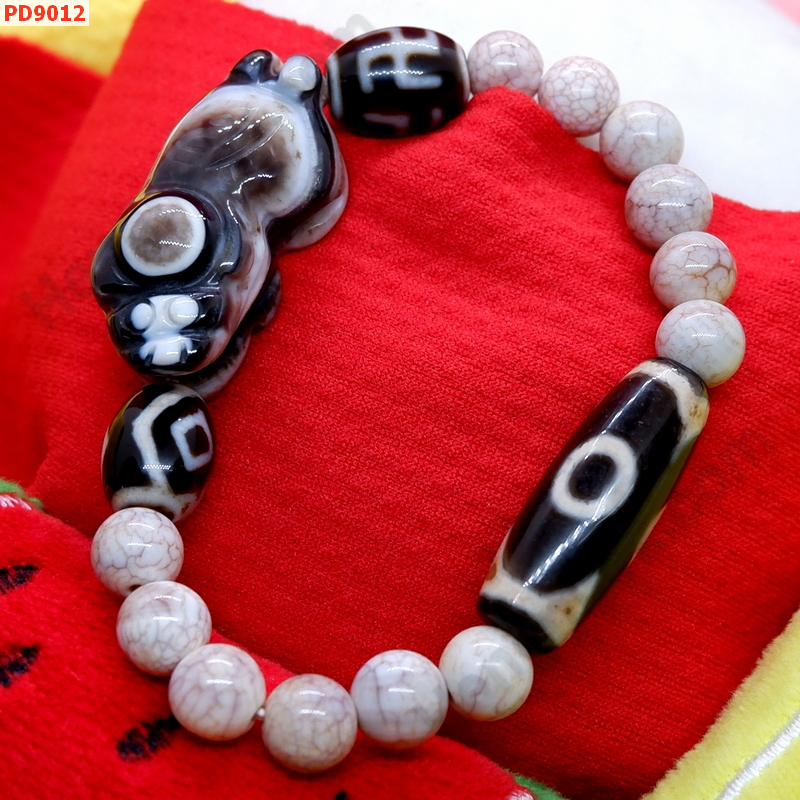 PD9012 สร้อยข้อมือปี่เซียะหินอะเกต+DZI ราคา 1129 บาท http://www.hengmark.com/view_product/PD9012.htm PD9012 สร้อยข้อมือปี่เซียะหินอะเกต+DZI ราคา 1129 บาท http://www.hengmark.com/view_product/PD9012.htm