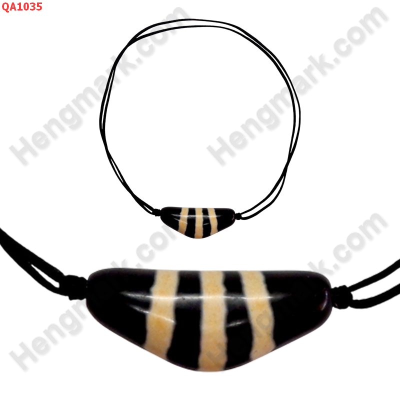 QA1035 สร้อยคอหินทิเบตรูปบูมเมอแรง ลาย 3 เส้น ราคา 749 บาท http://www.hengmark.com/view_product/QA1035.htm QA1035 สร้อยคอหินทิเบตรูปบูมเมอแรง ลาย 3 เส้น ราคา 749 บาท http://www.hengmark.com/view_product/QA1035.htm