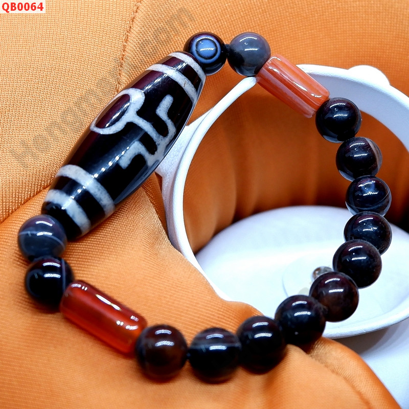 QB0064 สร้อยข้อมือ หินดีซีไอ ลายผู้สูงศักดิ์ ราคา 429 บาท http://www.hengmark.com/view_product/QB0064.htm