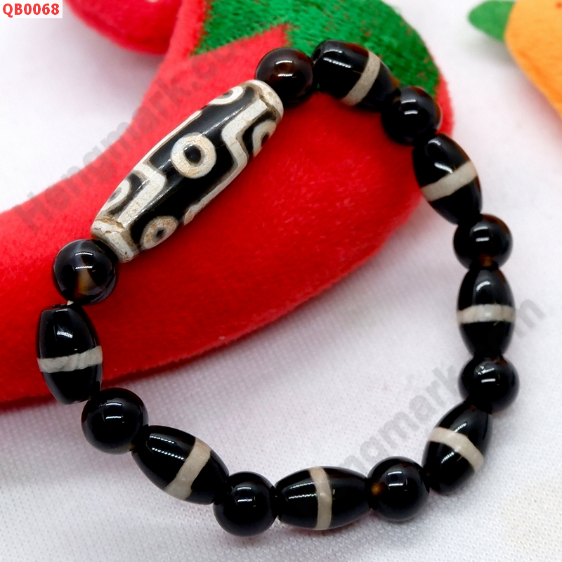 QB0068 สร้อยข้อมือ DZI 9 ตา+หมอยา ราคา 829 บาท http://www.hengmark.com/view_product/QB0068.htm