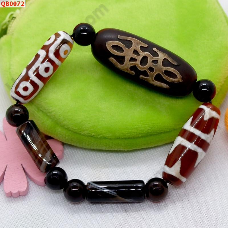 QB0072 สร้อยข้อมือ DZI  ลายอายุยืน+คาถาทิเบต ราคา 799 บาท http://www.hengmark.com/view_product/QB0072.htm