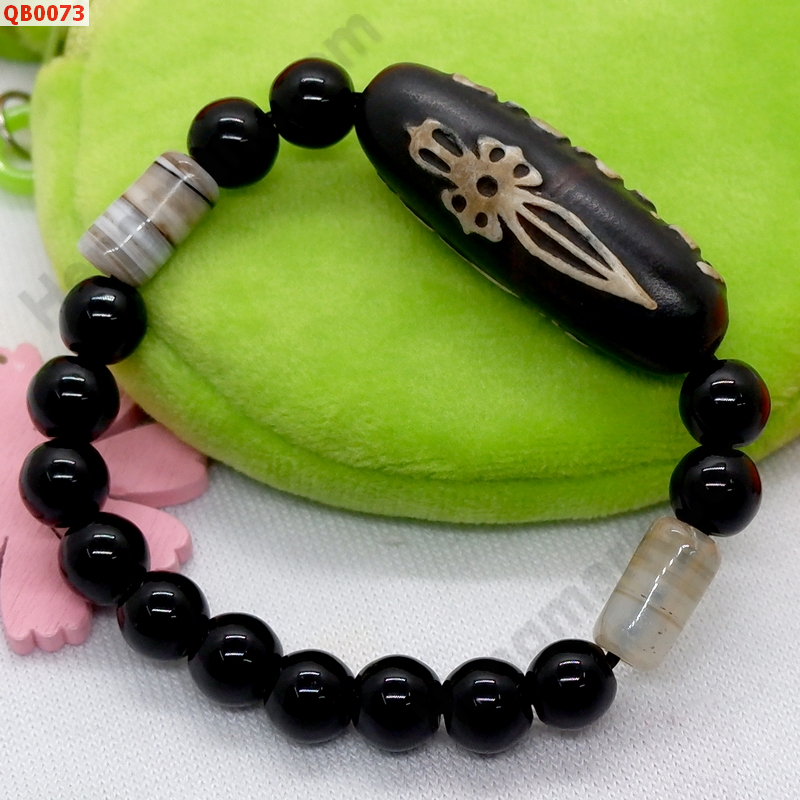 QB0073 สร้อยข้อมือ DZI  ลายวัชระ คาถาทิเบต ราคา 399 บาท http://www.hengmark.com/view_product/QB0073.htm