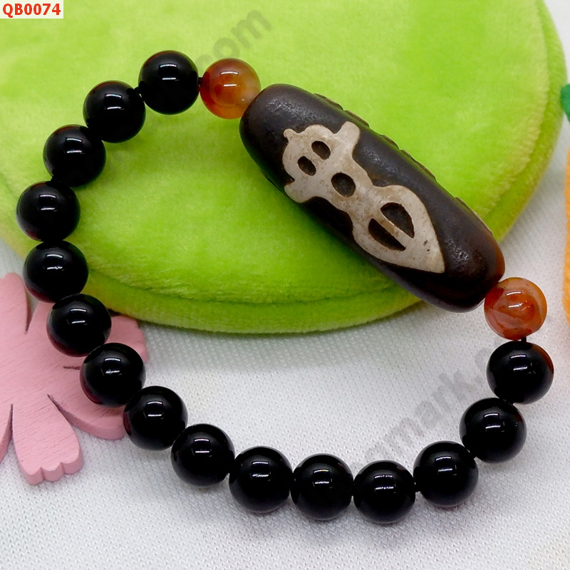 QB0074 สร้อยข้อมือ DZI  ลายปี่เซียะ คาถาธิเบต ราคา 479 บาท http://www.hengmark.com/view_product/QB0074.htm