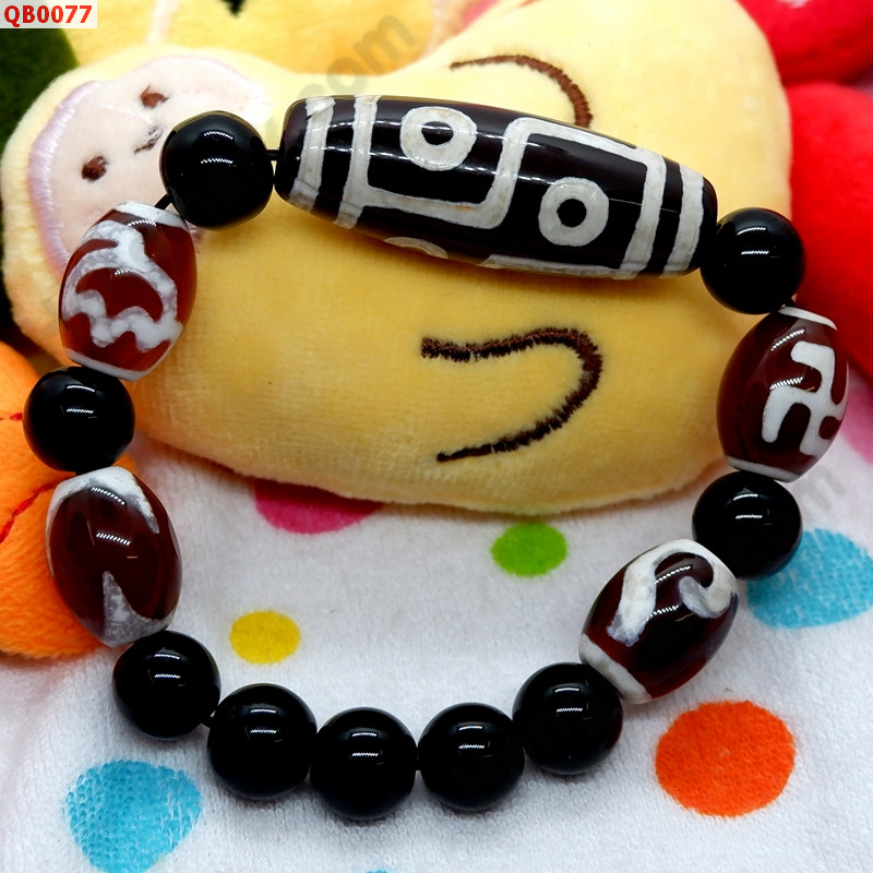 QB0077 สร้อยข้อมือ DZI 6 ตา ราคา 699 บาท http://www.hengmark.com/view_product/QB0077.htm