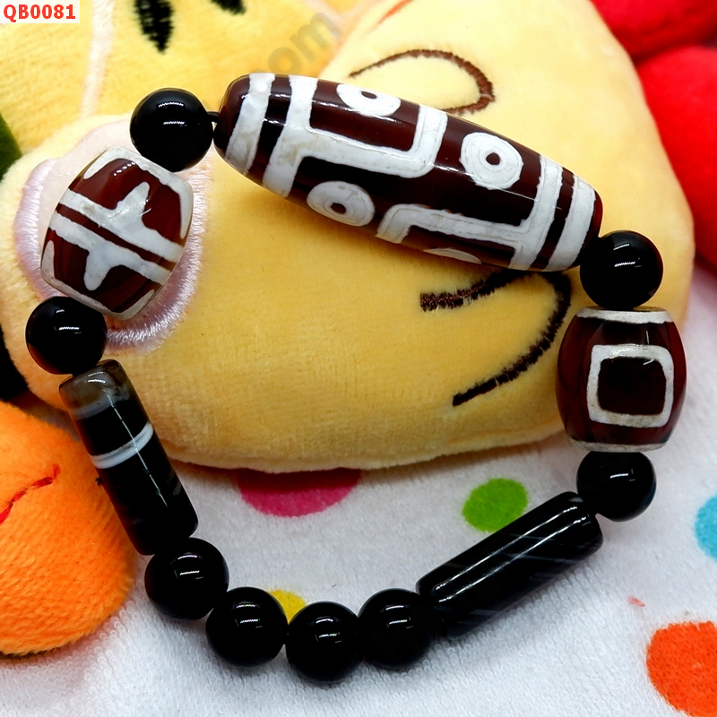 QB0081 สร้อยข้อมือ DZI 6 ตา ราคา 549 บาท http://www.hengmark.com/view_product/QB0081.htm
