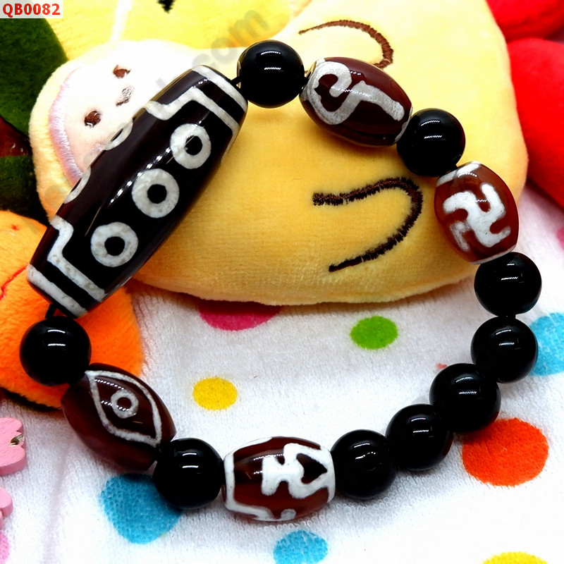 QB0082 สร้อยข้อมือ DZI 10 ตา ราคา 599 บาท http://www.hengmark.com/view_product/QB0082.htm