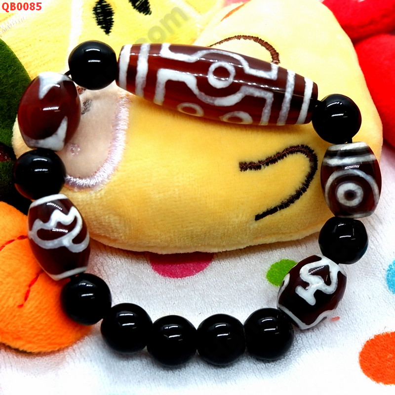 QB0085 สร้อยข้อมือ DZI 7 ตา ราคา 599 บาท http://www.hengmark.com/view_product/QB0085.htm