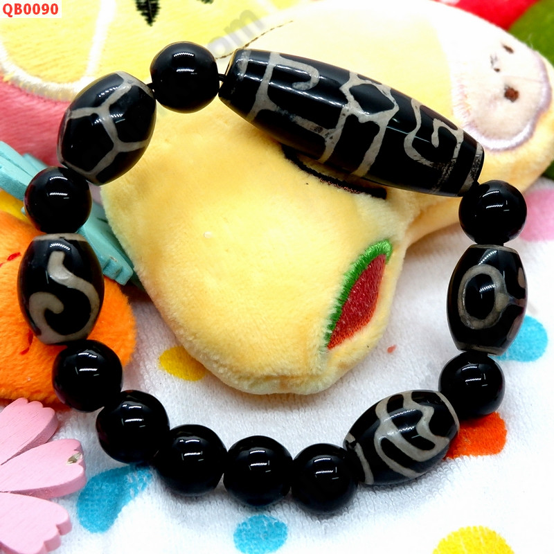 QB0090 สร้อยข้อมือ DZI ลายหมวกลามะ ราคา 599 บาท http://www.hengmark.com/view_product/QB0090.htm