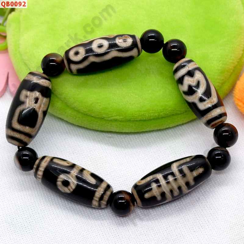 QB0092 สร้อยข้อมือ DZI 5 ลาย ราคา 999 บาท http://www.hengmark.com/view_product/QB0092.htm