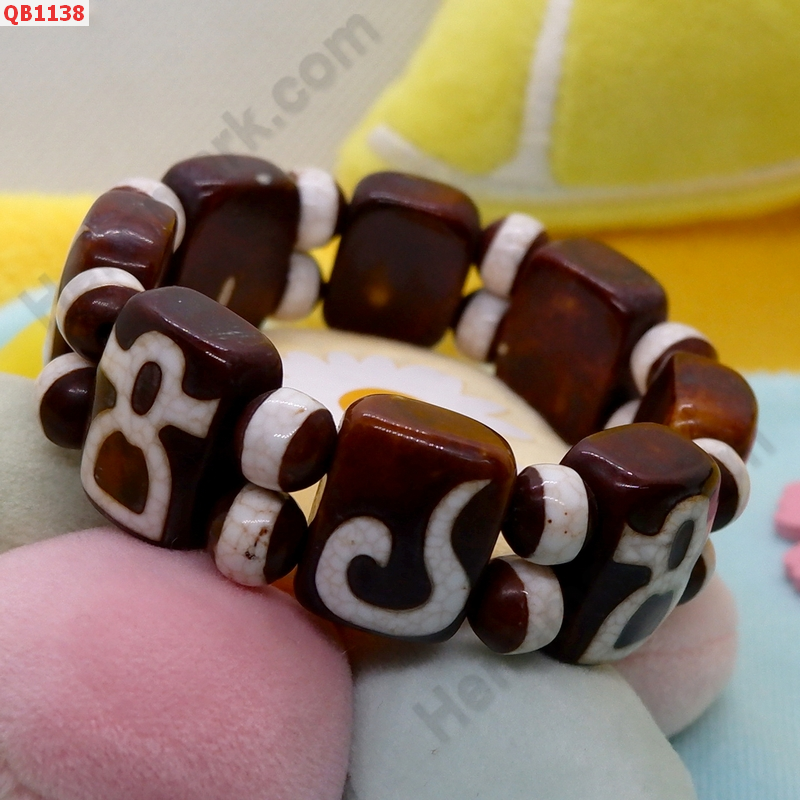QB1138 หิน DZI ไฉ่ซิงเอี๊ยสลับหรูยี่ คั่นด้วยหมอยา ราคา 4900 บาท http://www.hengmark.com/view_product/QB1138.htm