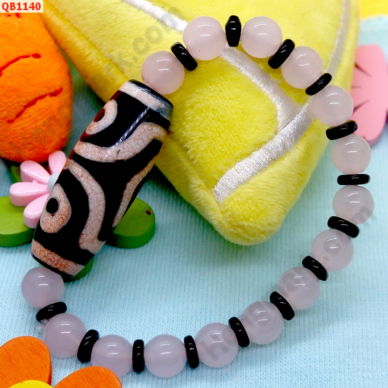 QB1140 สร้อยข้อมือหิน DZI 3 ตา ร้อยด้วยลูกปัดแก้ว ราคา 399 บาท http://www.hengmark.com/view_product/QB1140.htm QB1140 สร้อยข้อมือหิน DZI 3 ตา ร้อยด้วยลูกปัดแก้ว ราคา 399 บาท http://www.hengmark.com/view_product/QB1140.htm