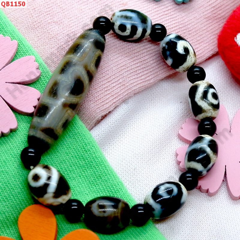 QB1150 สร้อยข้อมือหิน DZI ลาย 2 ตา หัวใจ ราคา 1449 บาท http://www.hengmark.com/view_product/QB1150.htm