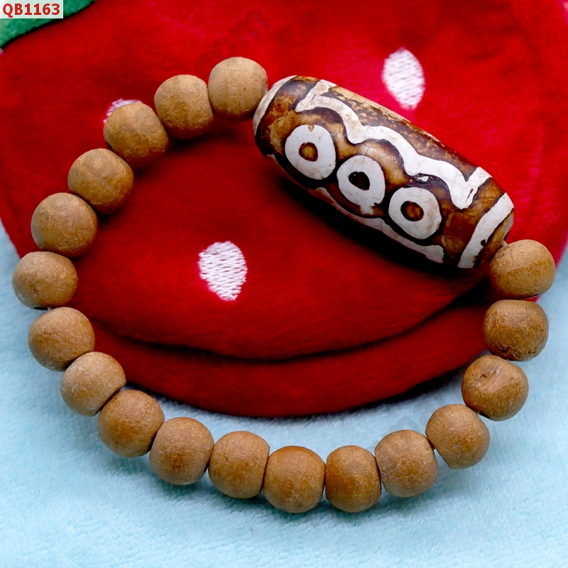 QB1163 สร้อยข้อมือหิน DZI 5 ตา ร้อยด้วยลูกปัดไม้ ราคา 359 บาท http://www.hengmark.com/view_product/QB1163.htm