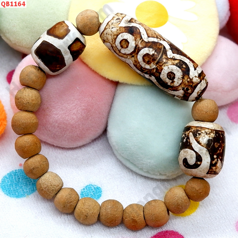 QB1164 สร้อยข้อมือหิน DZI 5 ตา+หรูยี่+กระดองเต่า ราคา 549 บาท http://www.hengmark.com/view_product/QB1164.htm