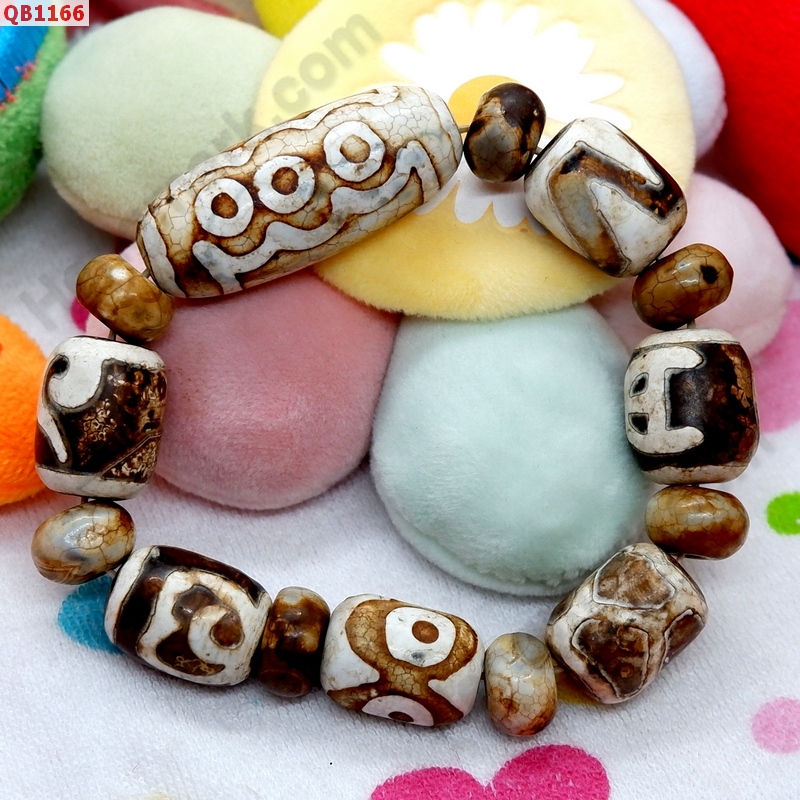 QB1166 สร้อยข้อมือหิน DZI 5 ตา+ 6 ลาย ราคา 1089 บาท http://www.hengmark.com/view_product/QB1166.htm QB1166 สร้อยข้อมือหิน DZI 5 ตา+ 6 ลาย ราคา 1089 บาท http://www.hengmark.com/view_product/QB1166.htm