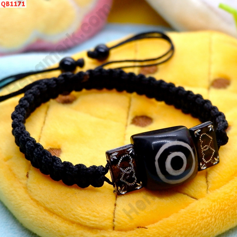 QB1171 สร้อยข้อมือDZI ตามังกร เชือกถัก ราคา 199 บาท http://www.hengmark.com/view_product/QB1171.htm