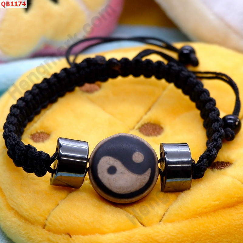 QB1174 สร้อยข้อมือDZI หยินหยาง เชือกถัก ราคา 199 บาท http://www.hengmark.com/view_product/QB1174.htm