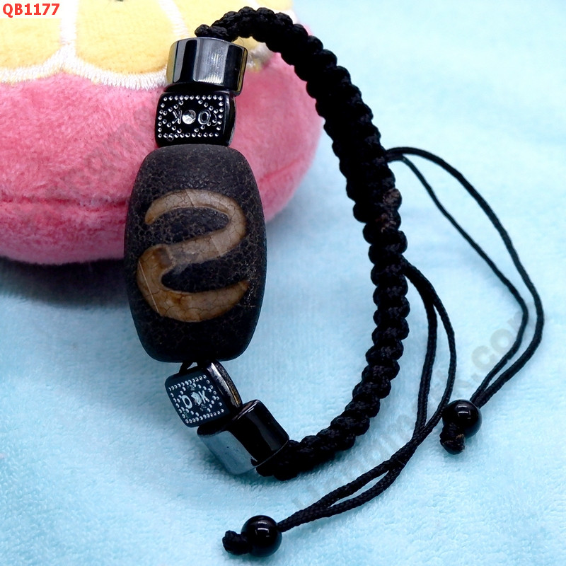 QB1177 สร้อยข้อมือDZI ตะขอ เชือกถัก ราคา 349 บาท http://www.hengmark.com/view_product/QB1177.htm