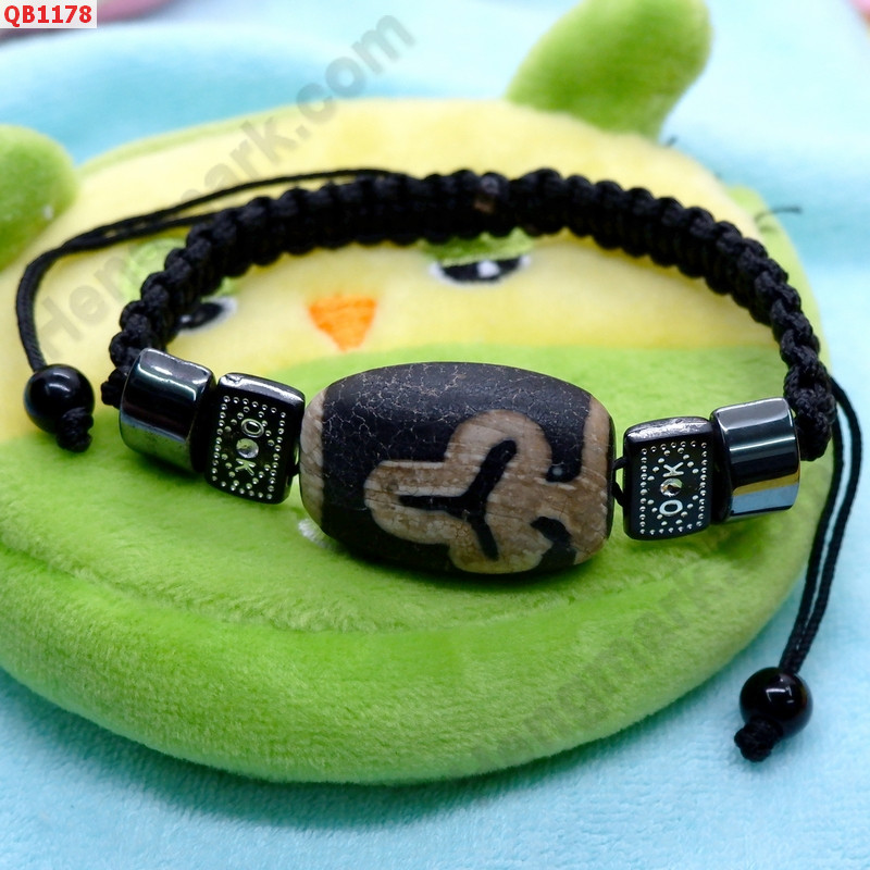 QB1178 สร้อยข้อมือDZI ต้นโพธิ์ เชือกถัก ราคา 349 บาท http://www.hengmark.com/view_product/QB1178.htm