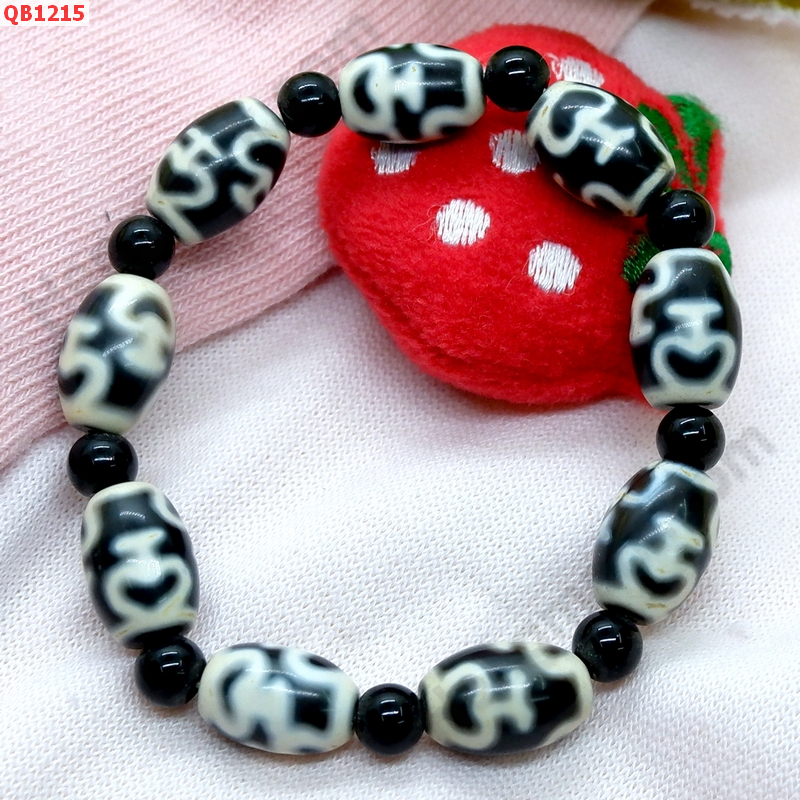 QB1215 สร้อยข้อมือ DZI ลายแก้ววิเศษ 9 เม็ด ราคา 939 บาท http://www.hengmark.com/view_product/QB1215.htm