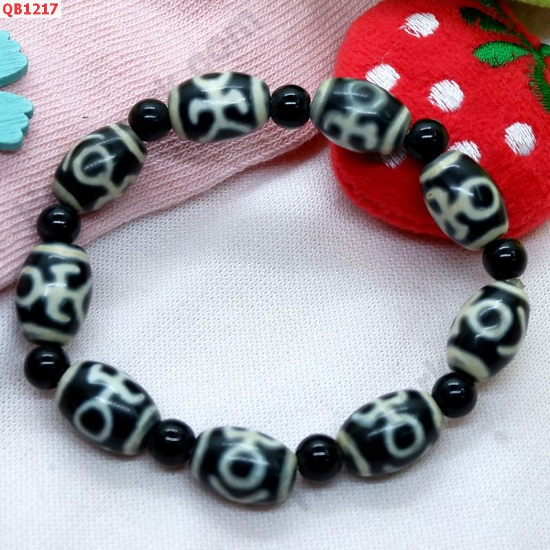 QB1217 สร้อยข้อมือ DZI ลายผู้สูงศักดิ์ 9 เม็ด ราคา 939 บาท http://www.hengmark.com/view_product/QB1217.htm