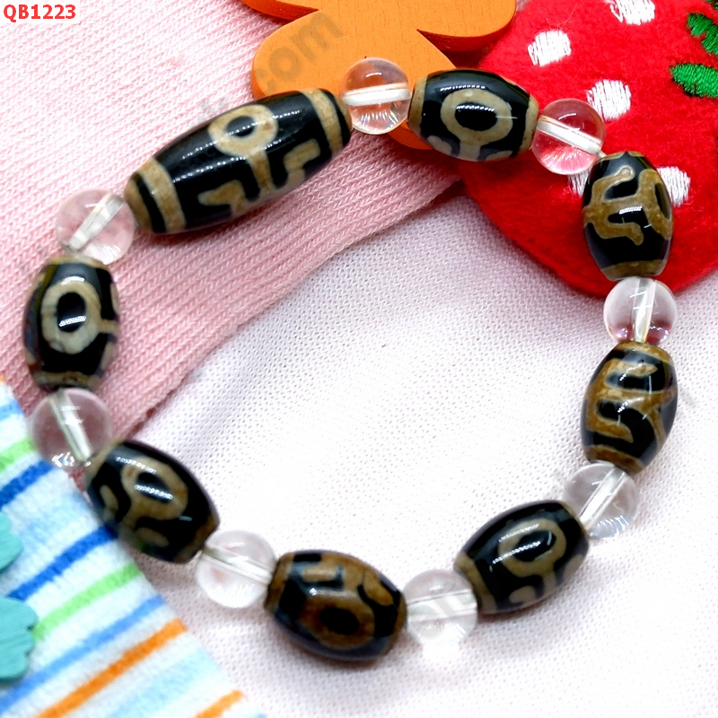 QB1223 สร้อยข้อมือ DZI ผู้สูงศักดิ์ 8 เม็ด ราคา 799 บาท http://www.hengmark.com/view_product/QB1223.htm