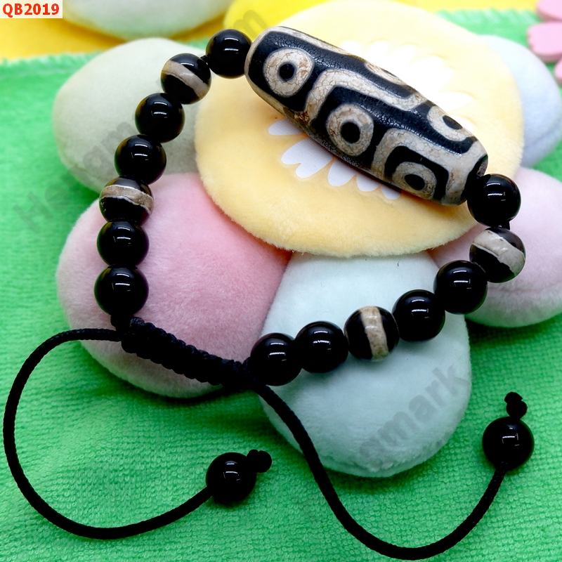 QB2019 สร้อยข้อมือหินDZI 9 ตาและหมอยา ราคา 499 บาท http://www.hengmark.com/view_product/QB2019.htm