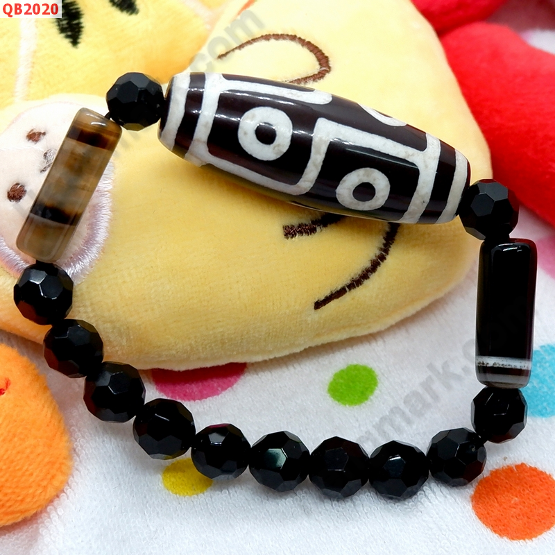QB2020 สร้อยข้อมือหินDZI 6 ตา ราคา 399 บาท http://www.hengmark.com/view_product/QB2020.htm QB2020 สร้อยข้อมือหินDZI 6 ตา ราคา 399 บาท http://www.hengmark.com/view_product/QB2020.htm