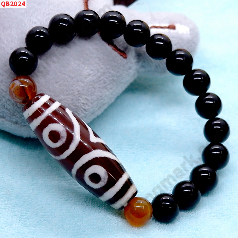 QB2024 สร้อยข้อมือหินDZI 3 ตา ราคา 439 บาท http://www.hengmark.com/view_product/QB2024.htm