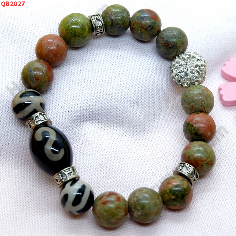 QB2027 สร้อยข้อมือหินDZI  ตะขอ และ ลามะยิ้ม ราคา 399 บาท http://www.hengmark.com/view_product/QB2027.htm